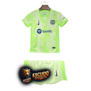 Set kids Barcelona green 2024/25 - Green - Kids - Barcelona - Temporada 2024-2025 - Fútbol - Equipamiento deportivo - Kids - Estilo.