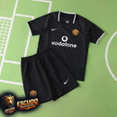 MANCHESTER UNITED BLACK III 03/04 KIDS KIT (RETRO)