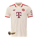 Bayern Munich 20242025 - Third jersey Bayern Munich - Adidas Bayern Munich - Bundesliga - Copas Alemanas - Champions League - Diseño moderno - Detalles únicos - Trefoil - Gray oscuro - Red - Blue - Gola redonda - Escudo del Bayern Munich - Logo de Adidas - Historia del club - Innovación de Adidas - Tecnologías innovadoras - Confort - Rendimiento.