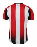 Brentford - 2024-25 - Brentford - Fútbol - Premier League - Red - White - Umbro - Hollywood Bets - Diseño - Temporada - Jersey home - Club - Estadio - Jugadores - Moda - Estilo - Comprar - Jerseys de fútbol - Venta - Última colección - Moda deportiva - Bryan Mbeumo -