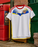 Venezuela 2024/2025 - Jersey alternate Venezuela - Adidas Venezuela - White - Diseño bandera nacional - World Cup Qualifiers - Yellow - Blue - Red - Tres rayas de Adidas - Gola red - Escudo de la Federación Venezolana - Identidad - Orgullo nacional - Tecnologías innovadoras - Confort - Rendimiento.