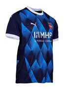 Heidenheim - 2024/2025 - Jersey Heidenheim - Uniform Heidenheim - Puma Heidenheim - Diseño moderno - Blue - Gray - White - Red - Bundesliga - Copa de Germany - Away kit - Patrón gráfico - Identidad del club - Gola redonda - Escudo del club - Logo de Puma - Tecnologías innovadoras - Confort - Rendimiento.
