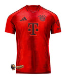 Bayern Munich - 2024/2025 - Jersey Bayern Munich - Jersey home Bayern Munich - Uniform Bayern Munich - Adidas Bayern Munich - Diseño clásico - Red and white - Rayas verticales - Bundesliga - Copa de Germany - Champions League - Gola redonda - Escudo del club - Sponsor Deutsche Telekom - Tecnologías innovadoras - Confort - Rendimiento.