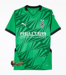 Borussia Mönchengladbach - 2024/2025 - Jersey Borussia Mönchengladbach - Uniform Borussia Mönchengladbach - Puma Borussia Mönchengladbach - Diseño moderno - Green - Black - White - Bundesliga - Copa de Germany - Away kit - Copa de 1975 - Franjas diagonales - Placa white - Escudo del Gladbach - Tecnologías innovadoras - Confort - Rendimiento.