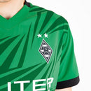 Borussia Mönchengladbach - 2024/2025 - Jersey Borussia Mönchengladbach - Uniform Borussia Mönchengladbach - Puma Borussia Mönchengladbach - Diseño moderno - Green - Black - White - Bundesliga - Copa de Germany - Away kit - Copa de 1975 - Franjas diagonales - Placa white - Escudo del Gladbach - Tecnologías innovadoras - Confort - Rendimiento.