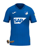 Hoffenheim - 2024/2025 - Jersey Hoffenheim - Uniform Hoffenheim - Joma Hoffenheim - Diseño moderno - Bundesliga - Competencias de fútbol - Blue - White - Identidad del club - Cuello in V - Escudo del club - Logo de Joma - Sponsor - Materiales de alta calidad - Comodidad - Rendimiento - Pasión - Historia - Innovación.