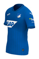 Hoffenheim - 2024/2025 - Jersey Hoffenheim - Uniform Hoffenheim - Joma Hoffenheim - Diseño moderno - Bundesliga - Competencias de fútbol - Blue - White - Identidad del club - Cuello in V - Escudo del club - Logo de Joma - Sponsor - Materiales de alta calidad - Comodidad - Rendimiento - Pasión - Historia - Innovación.