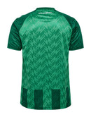 Werder Bremen - 2024/2025 - Jersey Werder Bremen - Uniform home Werder Bremen - Hummel Werder Bremen - Diseño clásico - Green and white - Detalles actuales - Bundesliga - Competición de fútbol - Gola in V - Escudo del club - Logo de Hummel - Tecnología avanzada - Rendimiento - Confort - Historia - Modernidad.