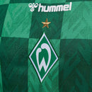Werder Bremen - 2024/2025 - Jersey Werder Bremen - Uniform home Werder Bremen - Hummel Werder Bremen - Diseño clásico - Green and white - Detalles actuales - Bundesliga - Competición de fútbol - Gola in V - Escudo del club - Logo de Hummel - Tecnología avanzada - Rendimiento - Confort - Historia - Modernidad.