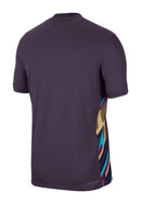 England - 2024/2025 - Jersey England - Uniform reserva England - Nike England - Diseño clásico - Red and white - Euro - Nations League - Qualifiers de la World Cup - Gola elegante - Escudo de los tres leones - Logo de Nike - Sponsor principal - Tradición - Innovación - Tecnologías avanzadas - Rendimiento - Comodidad.