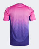 Germany - 2024/2025 - Jersey Germany - Uniform alternate Germany - Adidas Germany - Diseño innovador - Magenta - Euro - Selección Alemana - Gola redonda - Escudo de la DFB - Logotipo de Adidas - Pants purple - Socks morados - Degradado a purple - World Cup de 1994 - Tecnologías innovadoras - Confort - Rendimiento - Identidad - Historia - Águila.