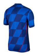 Croatia - 2024/2025 - Jersey Croatia - Uniform alternate Croatia - Nike Croatia - Diseño moderno - Blue and white - Euro - Nations League - Qualifiers World Cup - Patrón de ondas - Mar Adriático - Gola redonda - Escudo ajedrezado de Croatia - Swoosh de Nike - Pants blue - Socks blancos - Naturaleza - Identidad - Tecnologías innovadoras - Confort - Rendimiento.