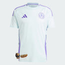 Scotland - 2024/2025 - Jersey Scotland - Uniform alternate Scotland - Adidas Scotland - Diseño tartán - Blue claro - Euro - Nations League - Qualifiers World Cup - Gola redonda - Escudo Federación Escocesa - Logo de Adidas - Pants sky blue - Socks celestes - Historia - Identidad - Tecnologías innovadoras - Confort - Rendimiento.
