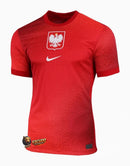Poland - 2024/2025 - Jersey Poland - Uniform alternate Poland - Nike Poland - Diseño moderno - Red - Euro - Nations League - Qualifiers World Cup - Degradado - Escudo Selección Polaca - Swoosh de Nike - Pants white - Pants red - Socks rojas - Tradición - Identidad - Tecnologías innovadoras - Confort - Rendimiento.