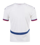 Serbia - 2024/2025 - Jersey Serbia - Uniform alternate Serbia - Puma Serbia - Diseño moderno - White - Serbia - Naturaleza serbia - Euro - Nations League - Qualifiers World Cup - Đavolja Varoš - La cueva del diablo - Montaña Radan - Puños rojos and azules - Arco lumbar blue royal - Gola V - Escudo de la Federación de Serbia - Pants blancos - Socks blancos - Cultura serbia - Identidad - Tecnologías innovadoras - Confort - Rendimiento.