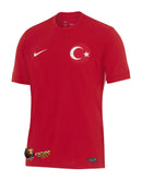 Turkey - 2024/2025 - Jersey Turkey - Uniform alternate Turkey - Nike Turkey - Diseño moderno - Red - Euro - Nations League - Qualifiers World Cup - Al Sancak - Bandera Red - Nombre del país - Swoosh de Nike - Luna and estrella - Pants red - Socks rojos - Historia - Identidad - Tecnologías innovadoras - Confort - Rendimiento.