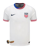 Usa 2024/2025 - Jersey Usa - Uniform home Usa - Nike Usa - Diseño clásico - White - Copa América - Nations League - CONCACAF - Patriotismo - Una nación, un equipo - Rayas rojas and blancas - Blue real - Swoosh de Nike - Escudo de la USMNT - Pants azules - Socks blancos - Identidad - Historia - Tecnologías innovadoras - Confort - Rendimiento.