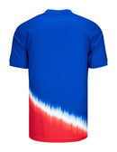 Usa 2024/2025 - Jersey Usa - Uniform alternate Usa - Nike Usa - Diseño moderno - Blue and red - Copa América - Nations League - CONCACAF - Historia de la selección - Blue royal - Franja diagonal white - Franja red - World Cup de 1950 - Victoria sobre England - Swoosh de Nike - Escudo de la USMNT - Pants rojos - Socks rojos - Identidad - Tecnologías innovadoras - Confort - Rendimiento.