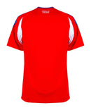 Chile 2024/2025 - Jersey Chile - Uniform home Chile - Adidas Chile - Diseño clásico - Red - Copa América - World Cup Qualifiers - Estrella solitaria - Escudo nacional - Cuello redondo - Pants blancos - Socks rojas - Tradición chilena - Tres rayas de Adidas - Innovación - Tecnología de vanguardia - Comodidad - Rendimiento.