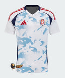 Costa Rica 2024/2025 - Jersey Costa Rica - Uniform alternate Costa Rica - Adidas Costa Rica - Diseño moderno - White - Blue - Red - Gold Cup - World Cup Qualifiers - Cultura costarricense - Textiles tradicionales - Gola redonda - Pants blancos - Socks blancos - Escudo de la selección costarricense - Tecnologías innovadoras - Confort - Rendimiento.