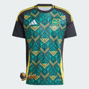 Jamaica 2024/2025 - Jersey Jamaica - Uniform alternate Jamaica - Adidas Jamaica - Diseño moderno - Green - Gold Cup - World Cup Qualifiers - Cultura jamaiquina - Esperanza - Naturaleza - Yellow - Black - Gola redonda - Pants black - Socks black - Identidad - Tecnologías innovadoras - Confort - Rendimiento.