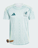 Mexico 2024/2025 - Jersey alternate Mexico - Diseño vanguardista - Imágenes filtradas - Selección Mexicana - Temporada 2024-2025 - Moderno - Fanáticos del fútbol - Seguidores - Diseño innovador.