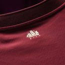 Manchester City 2024/2025 - Third jersey Manchester City - Puma Manchester City - Premier League - FA Cup - Champions League - Diseño innovador - Diseño audaz - Vanguardia - Pasión - Gola - Detalles in las sleeves - Escudo del Manchester City - Logo de Puma - Tecnologías innovadoras - Confort - Rendimiento.