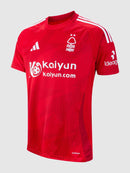 Nottingham Forest 2024/2025 - Jersey Nottingham Forest - Uniform home Nottingham Forest - Adidas Nottingham Forest - Premier League - Diseño clásico - Diseño moderno - Red - Yellow - Gola redonda - Escudo del Nottingham Forest - Logo de Adidas - Historia del club - Innovación de Adidas - Tecnologías innovadoras - Confort - Rendimiento.