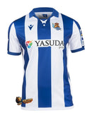 Real Sociedad 20242025 - Jersey Real Sociedad - Uniform home Real Sociedad - Macron Real Sociedad - La Liga EA Sports - Europa League - Diseño clásico - Diseño elegante - Blue sky blue - Cuello redondo - Escudo del club - Logo de Macron - Franjas verticales - Historia del club - Tecnologías innovadoras - Confort - Rendimiento.
