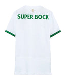 Sporting CP 20242025 - Jersey alternate Sporting CP - Nike Sporting CP - Primeira Liga - Copa de Portugal - Champions League - Diseño audaz - Diseño moderno - Black - Green - White - Francisco Stromp - Rayas horizontales - Gola redonda - Escudo del Sporting CP - Logo de Nike - Betano - Tribute - Centenary - Tecnologías innovadoras - Confort - Rendimiento.