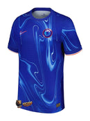 - Chelsea FC 2024-25 - uniform de home - Nike - Premier League - blue tradicional - diseño exclusivo - historia del club - fútbol inglés - blue and white - detalles in orange - temp JERSEY