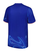 - Chelsea FC 2024-25 - uniform de home - Nike - Premier League - blue tradicional - diseño exclusivo - historia del club - fútbol inglés - blue and white - detalles in orange - temp JERSEY